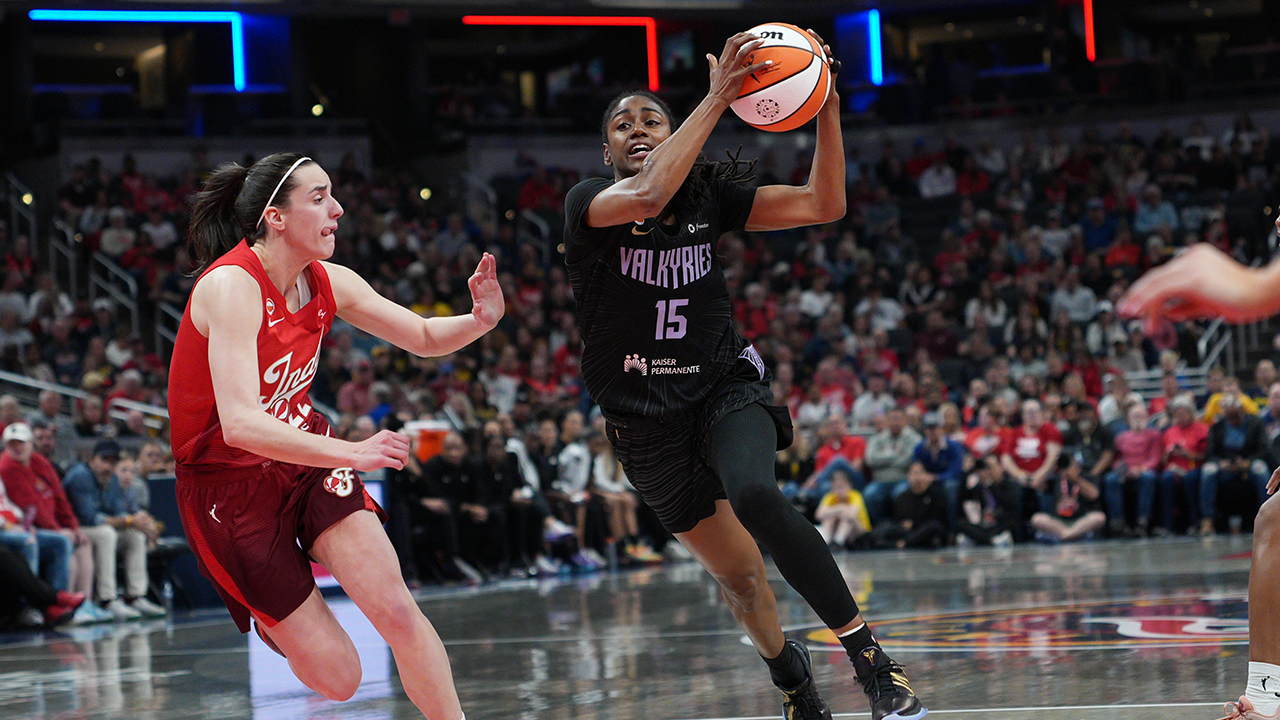 Tiffany Hayes Scores Season-High 19 Points vs. Fever - 5/22/26